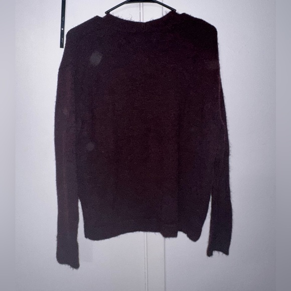 Old navy sweater - Picture 2 of 3